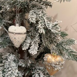 Elegant Heart-Shaped Holiday Ornaments - Cream and Gold
